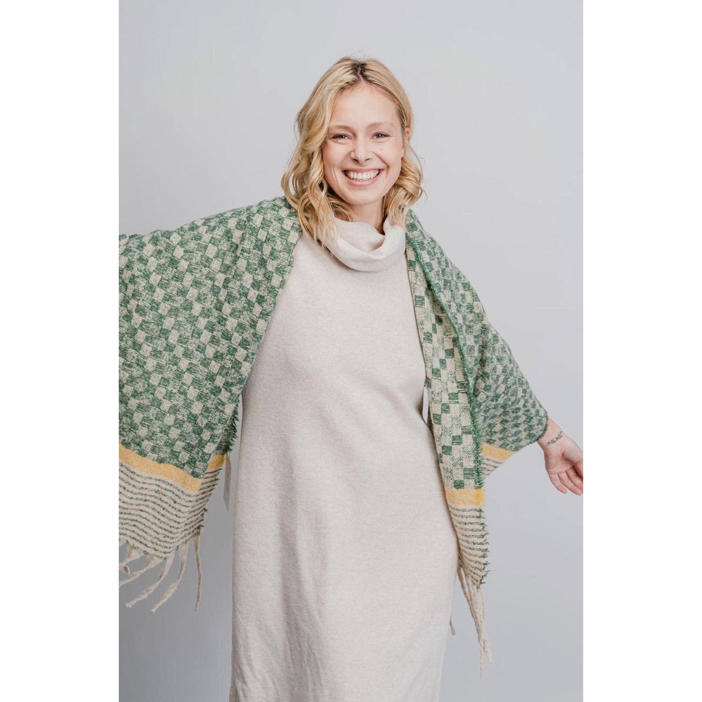 Green Scarf - lalucianagh